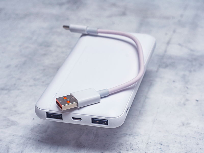 Як правильно заряджати зовнішній акумулятор power bank?