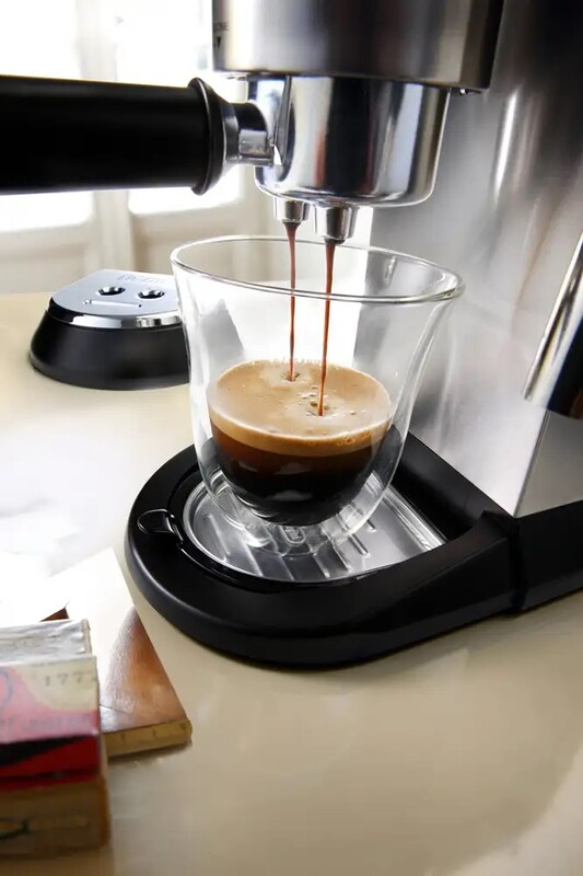 Кофеварка Delonghi EC 685 M Dedica