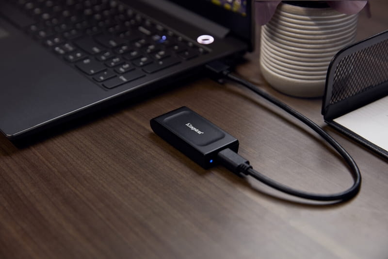 Накопитель внешний SSD Portable USB 2.0ТB Kingston SXS1000 Black (SXS1000/2000G)