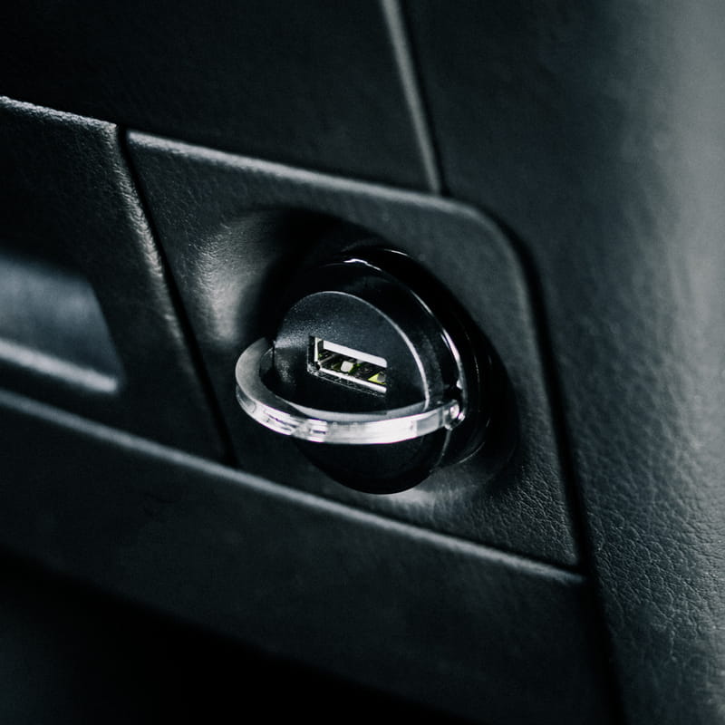 Автомобильное зарядное устройство Strax Car Charger 2.4A Single USB-A Black (4029948595757) Bulk