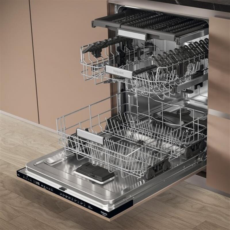 Вбудована посудомийна машина Hotpoint-Ariston HM7 42 L