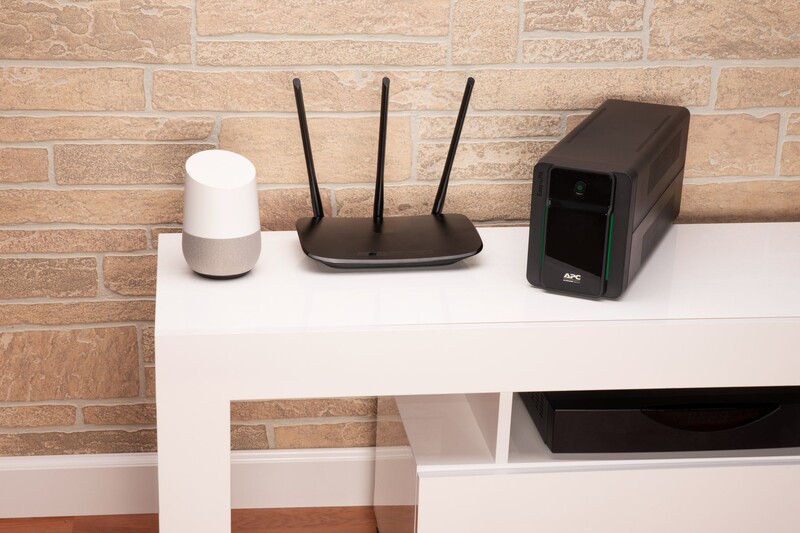 ИБП APC Easy UPS 900VA Schuko (BVX900LI-GR)