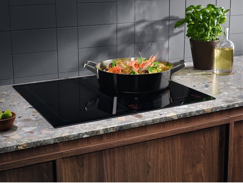 Варильна поверхня Electrolux EIS62453