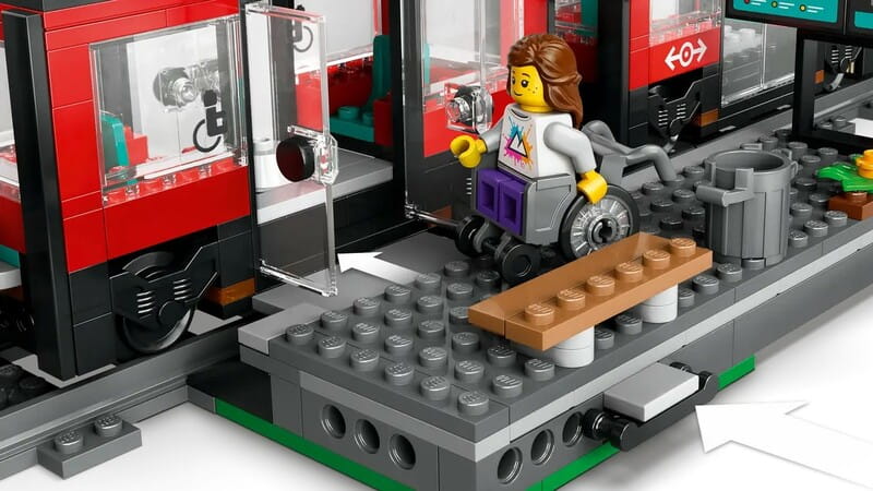 Конструктор LEGO Трамвай та вокзал у центрі міста (60423)