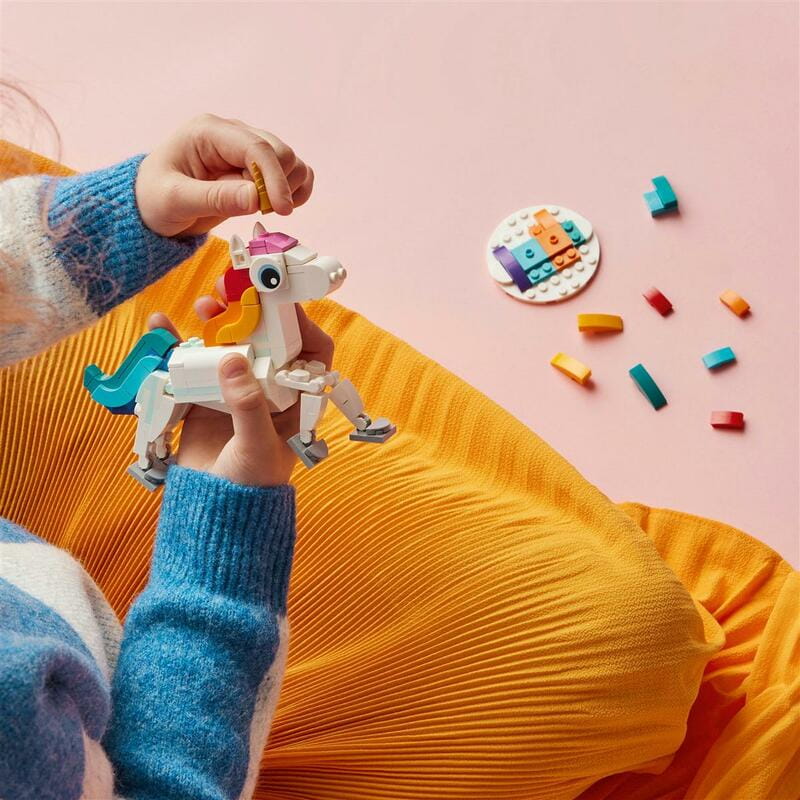Конструктор LEGO Creator Магічний єдиноріг (31140)