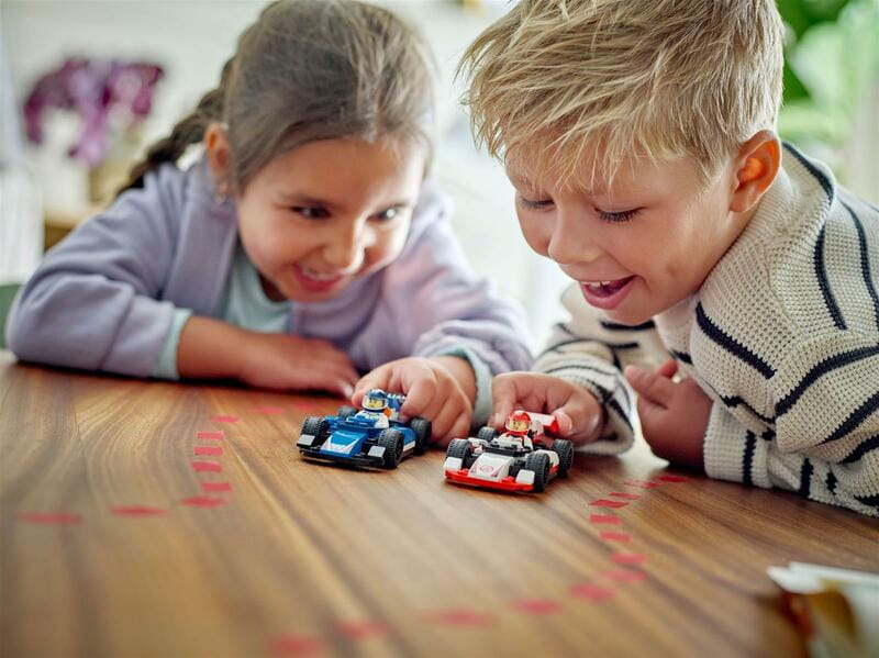 Конструктор LEGO City Автомобили для гонок F1 команд Williams Racing и Haas F1 (60464)