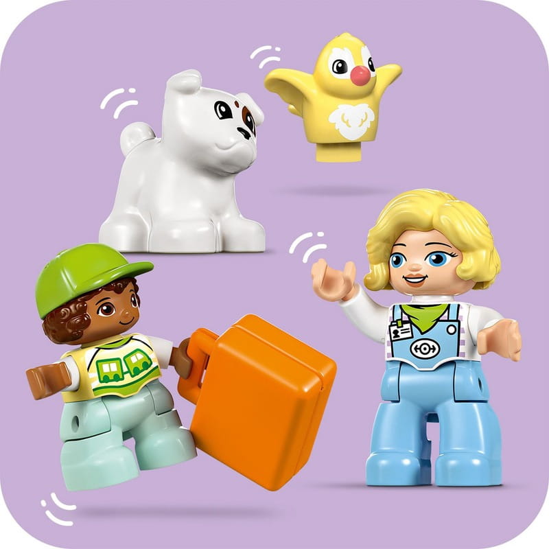 Конструктор LEGO Duplo Town Интерактивный приключенческий поезд (10427)