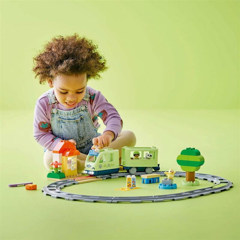 Конструктор LEGO Duplo Town Интерактивный приключенческий поезд (10427)