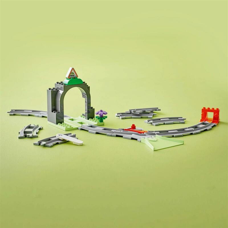 Конструктор LEGO Duplo Town Дополнительный набор. Железнодорожный тоннель и колеи (10425)