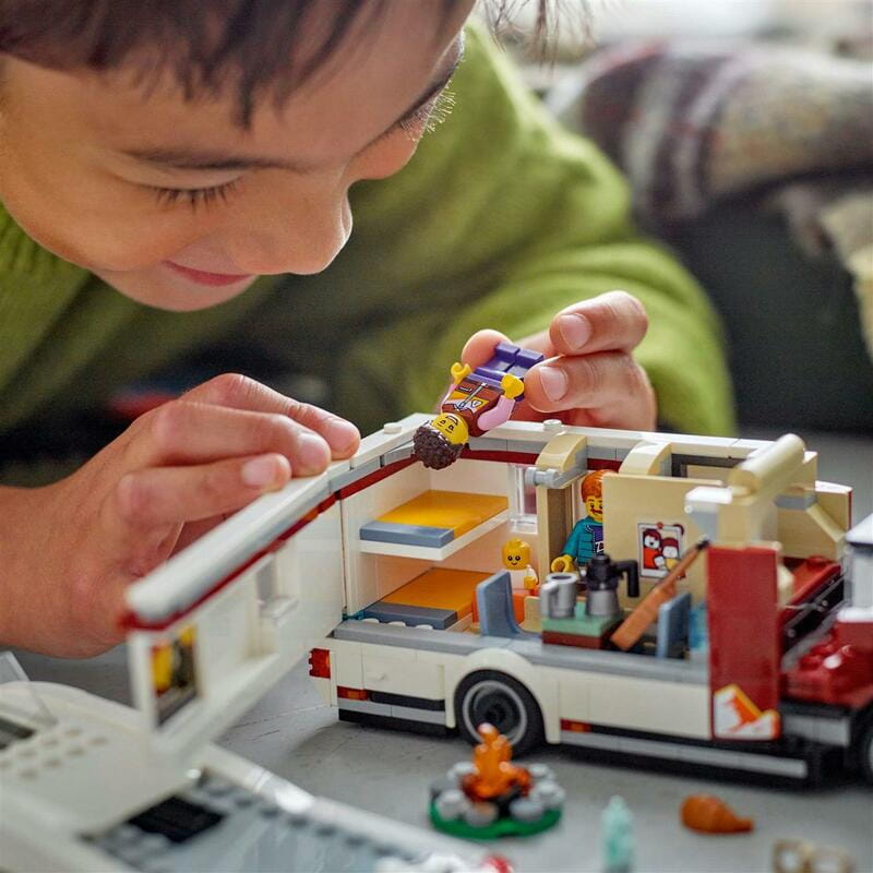 Конструктор LEGO City Приключенческий дом на колесах для отпуска (60454)