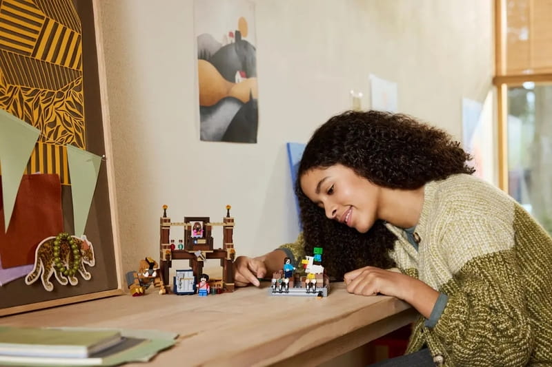 Конструктор LEGO Minecraft Бойцовский ринг в лесном имении (21272)