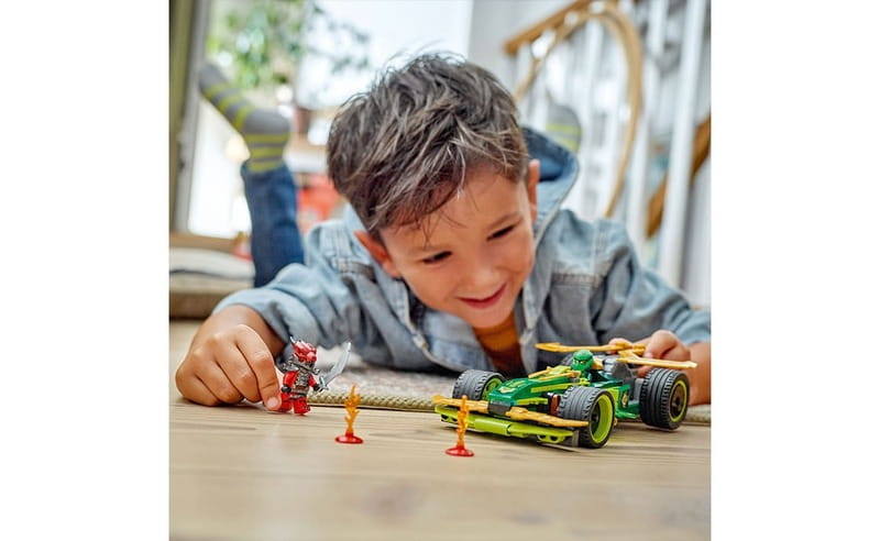 Конструктор LEGO Ninjago Автомобіль для перегонів Лойда з інерційним двигуном (71828)