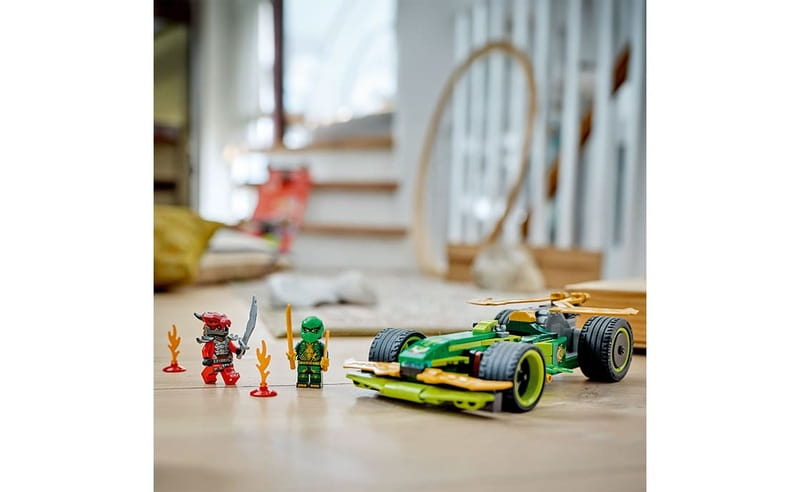 Конструктор LEGO Ninjago Автомобіль для перегонів Лойда з інерційним двигуном (71828)