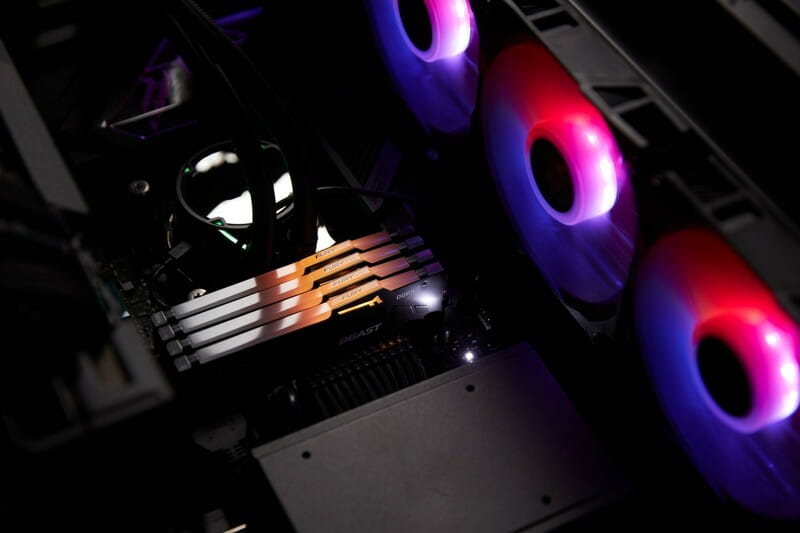 Модуль памяти DDR5 32GB/5600 Kingston Fury Beast RGB Black (KF556C36BBE2A-32)