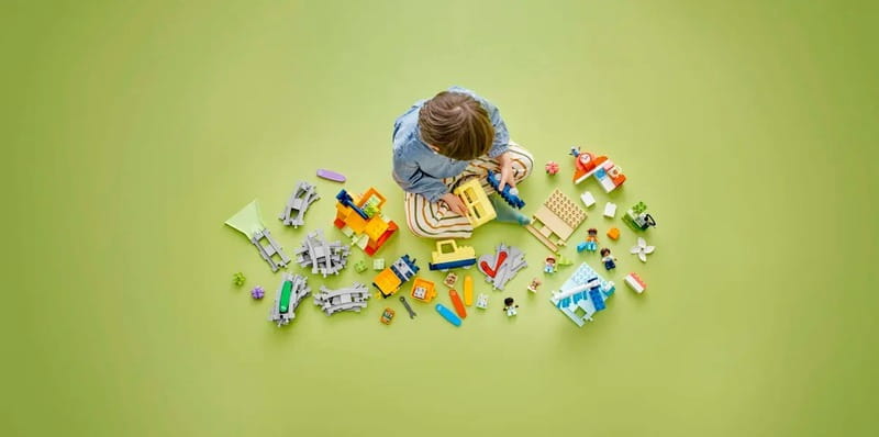 Конструктор LEGO Duplo Town Великий інтерактивний громадський потяг (10428)