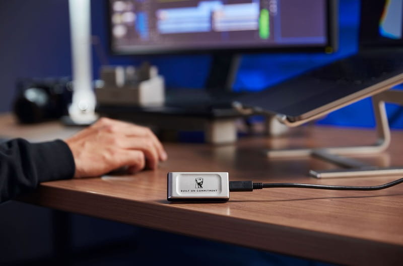 Накопичувач зовнішній SSD Portable 2ТB Kingston XS2000 BoC Silver (SXS2000/2000GA)