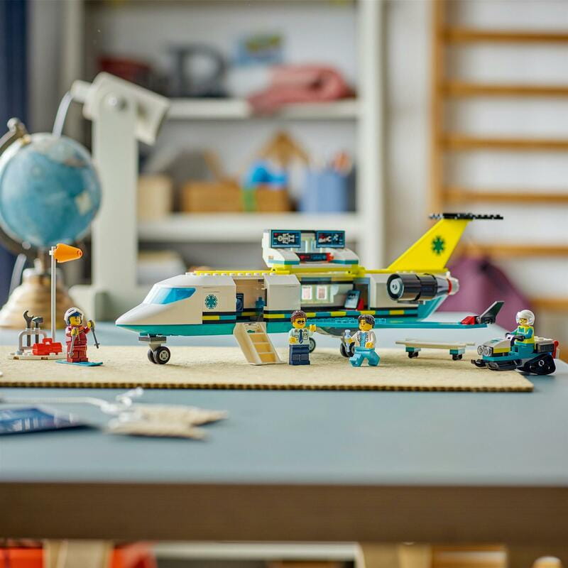 Конструктор LEGO City Самолет скорой медицинской помощи (60465)