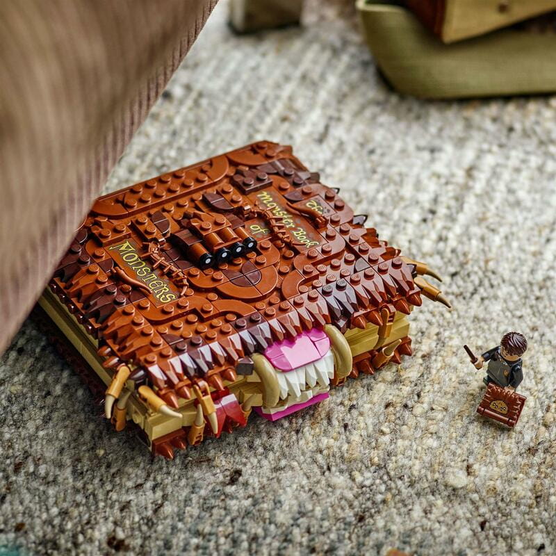Конструктор LEGO Harry Potter Куслива Жахлива книга жахіть (76449)
