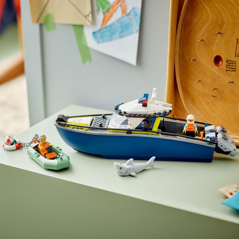 Конструктор LEGO City Преследование на полицейском катере (60456)