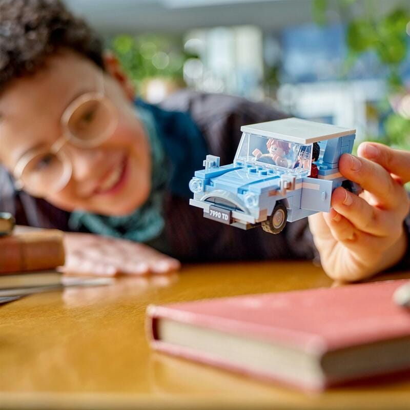 Конструктор LEGO Harry Potter Летучий Форд «Англия» (76424)
