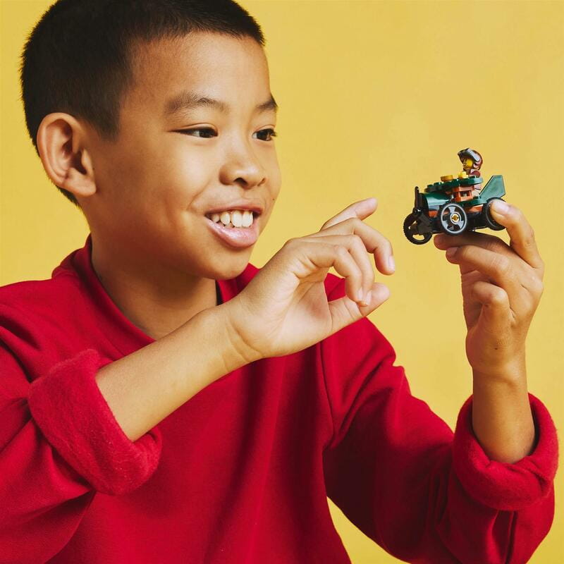 Конструктор LEGO City «Самолет против больничной кровати» Набор для гонок (60459)