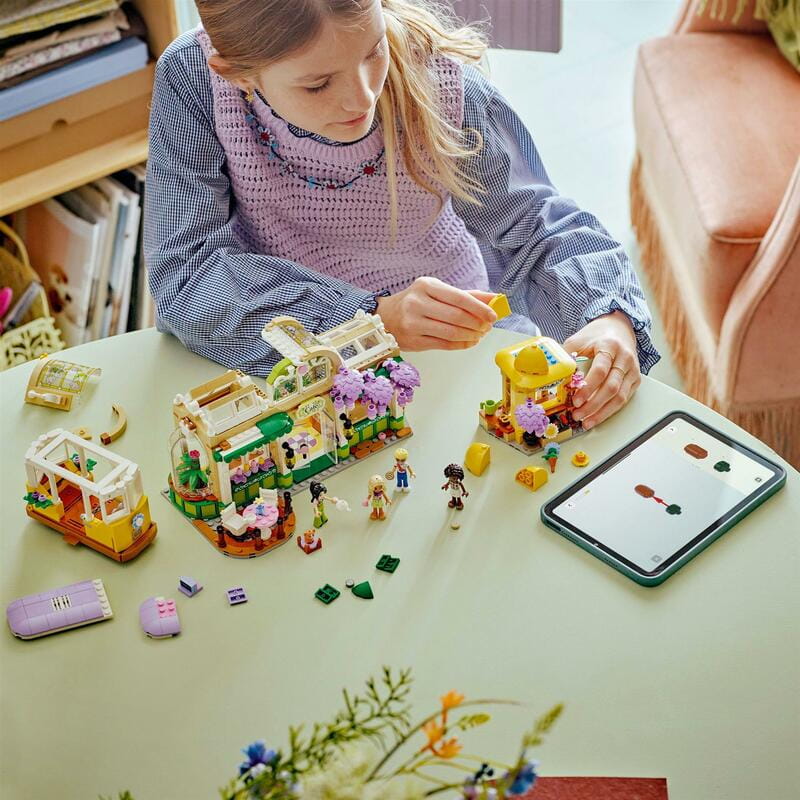 Конструктор LEGO Friends Кав`ярня з рослинами та квіткова крамниця (42671)