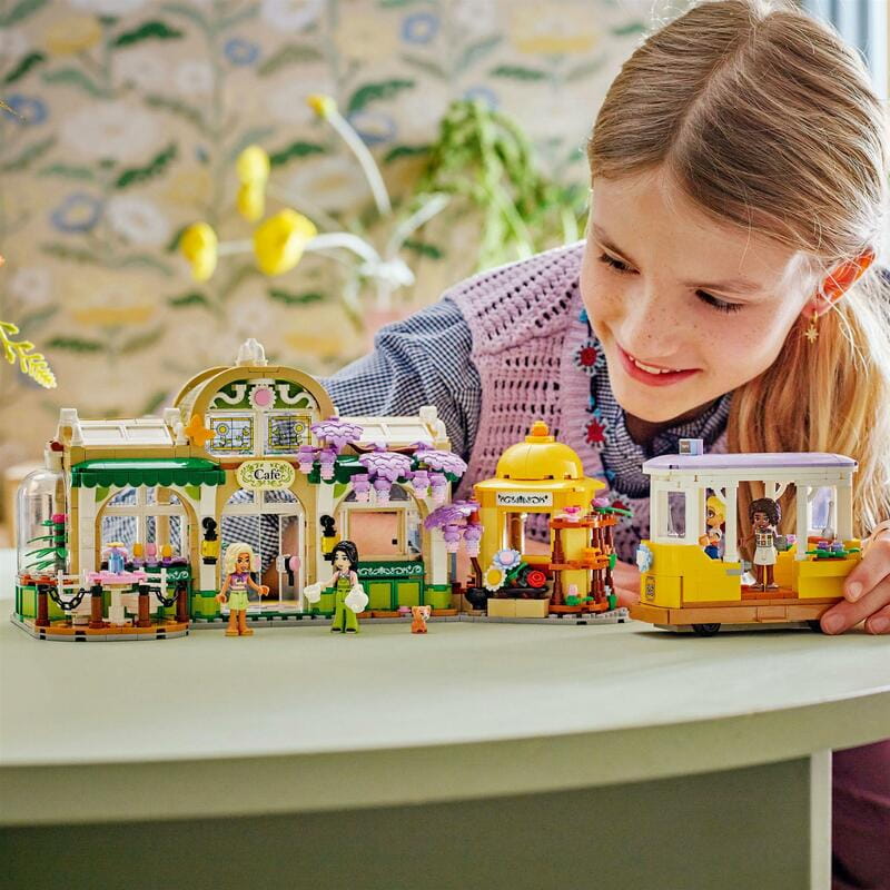 Конструктор LEGO Friends Кав`ярня з рослинами та квіткова крамниця (42671)
