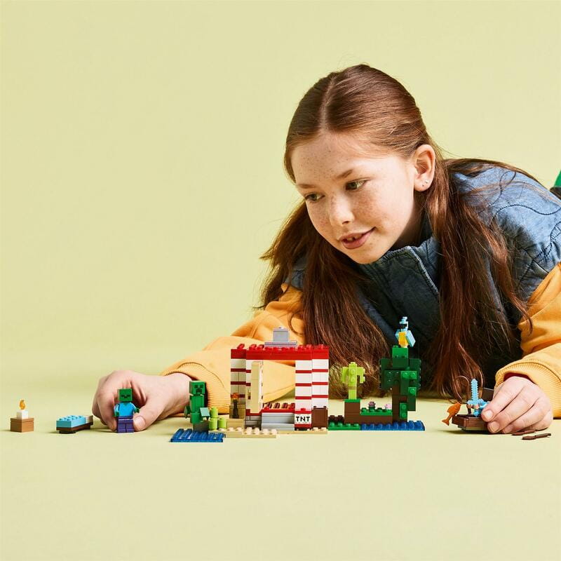 Конструктор LEGO Minecraft Дом из взрывчатки в джунглях (21275)
