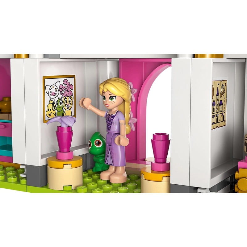 Конструктор LEGO Disney Princess Замок принцессы и королевские любимцы (43267)