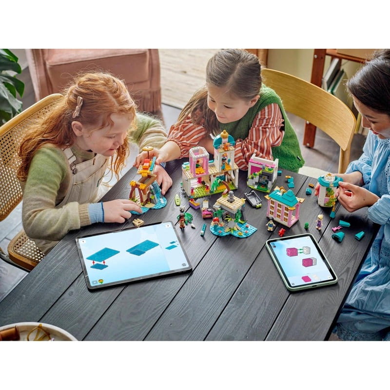 Конструктор LEGO Disney Princess Замок принцессы и королевские любимцы (43267)