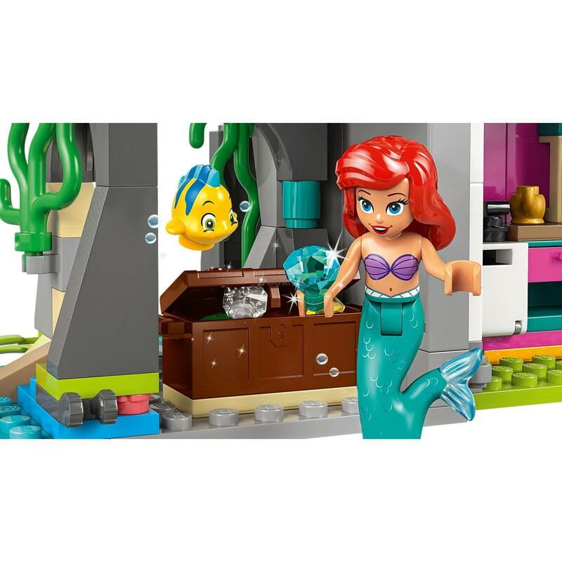 Конструктор LEGO Disney Princess Замок принцессы и королевские любимцы (43267)