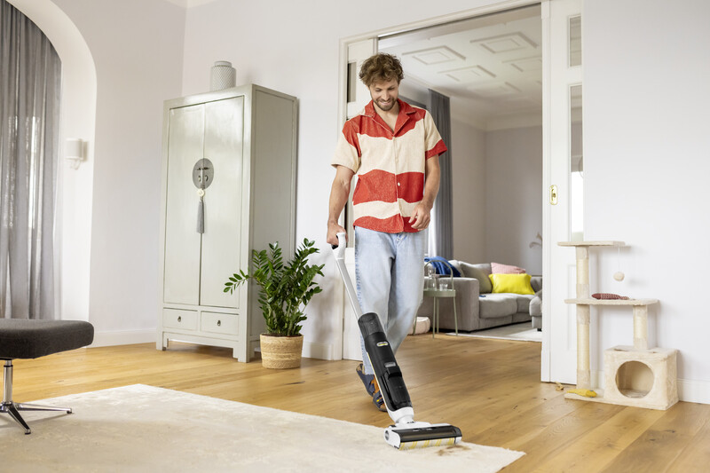 Аккумуляторный моющий пылесос Karcher FCV 3 (1.056-122.0)
