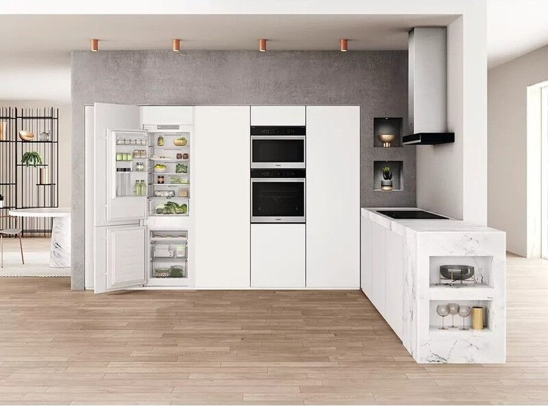 Встраиваемый холодильник Whirlpool WHC18T311