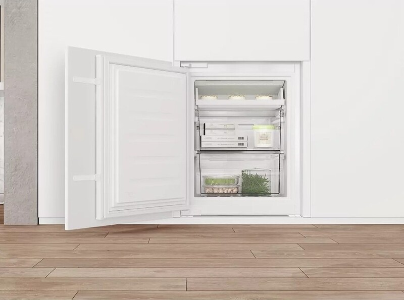 Встраиваемый холодильник Whirlpool WHC18T311