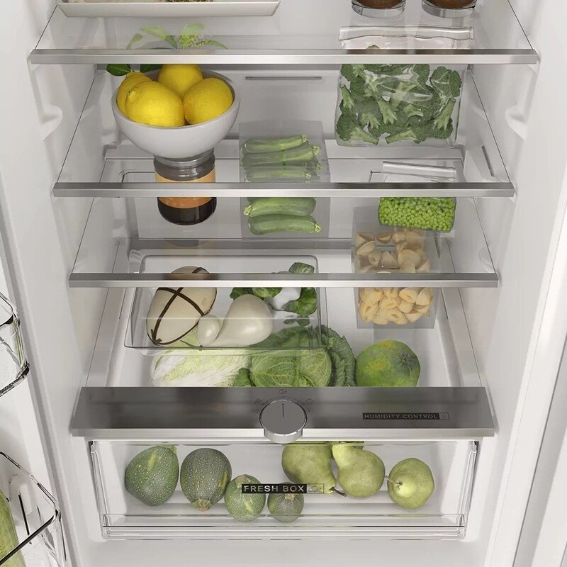 Встраиваемый холодильник Whirlpool WHC18T311