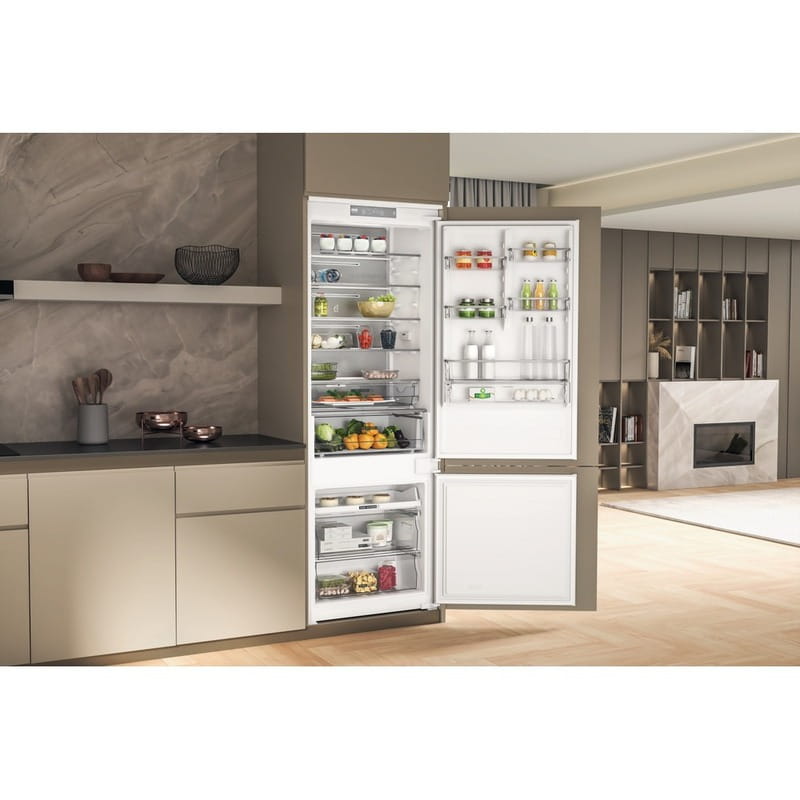 Встраиваемый холодильник Whirlpool WHSP70T121