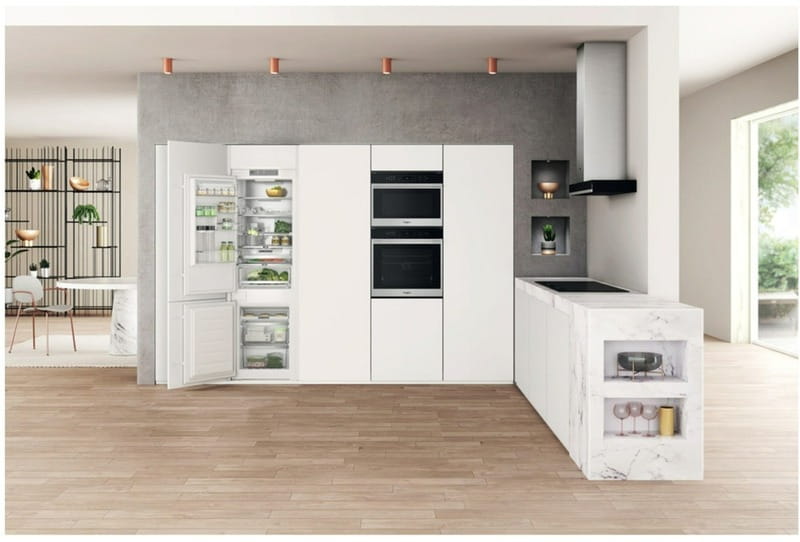 Встраиваемый холодильник Whirlpool WHC18 T573