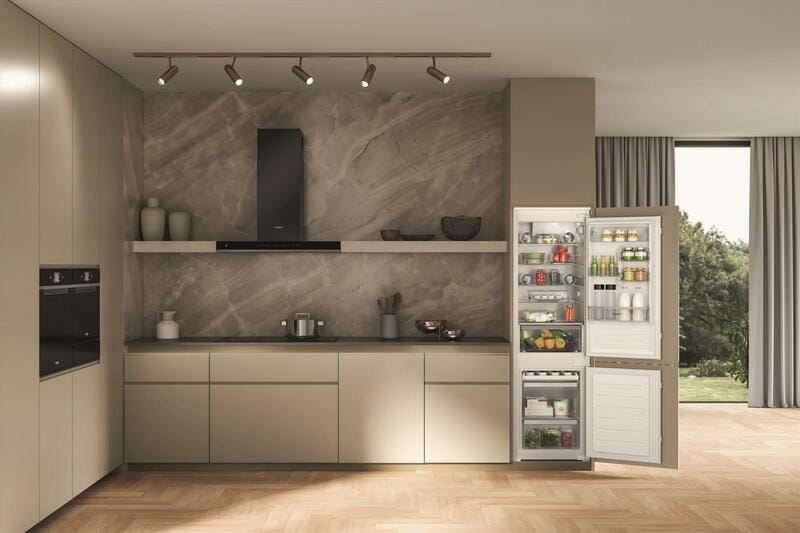 Встраиваемый холодильник Whirlpool WHC18D011C1 SF