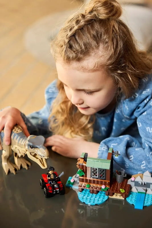 Конструктор LEGO Jurassic World Втеча річкою від тиранозавра (76975)