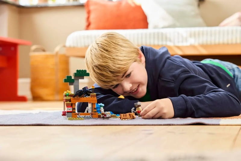 Конструктор LEGO Minecraft Шахтная экспедиция Броненосец (21269)