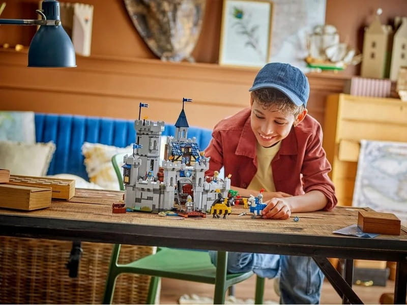 Конструктор LEGO Creator Средневековый замок с рыцарем на коне (31168)