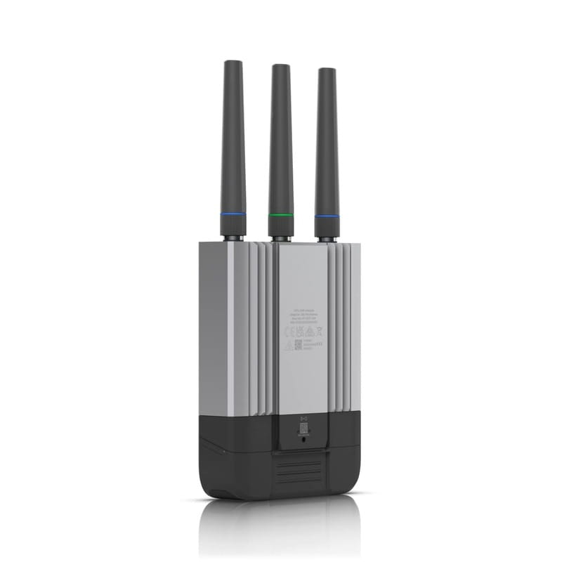 Беспроводной маршрутизатор Ubiquiti Mobile Router Industrial (UMR-industrial)