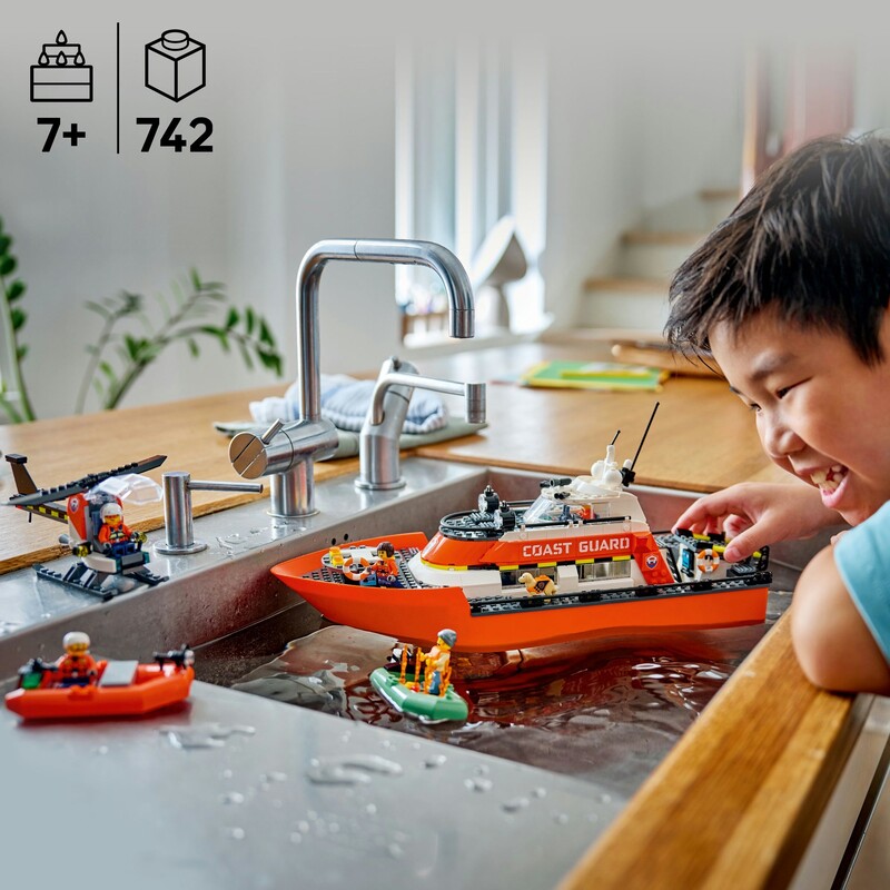 Конструктор LEGO City Рятувальний катер і гелікоптер берегової охорони (60504)