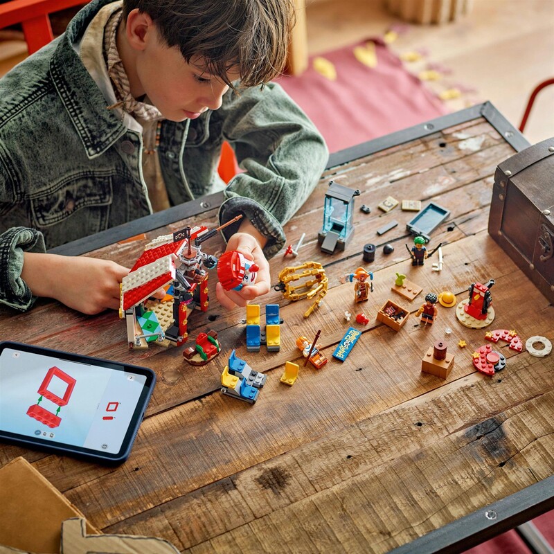 Конструктор LEGO One Piece Цирковий намет клоуна Баґґі (75637)