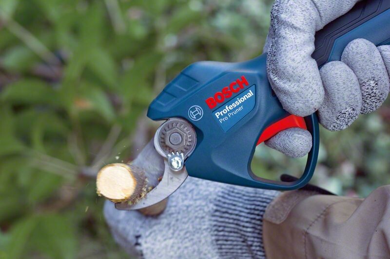 Секатор аккумуляторный Bosch Professional Pruner без АКБ и ЗП (0.601.9K1.020)