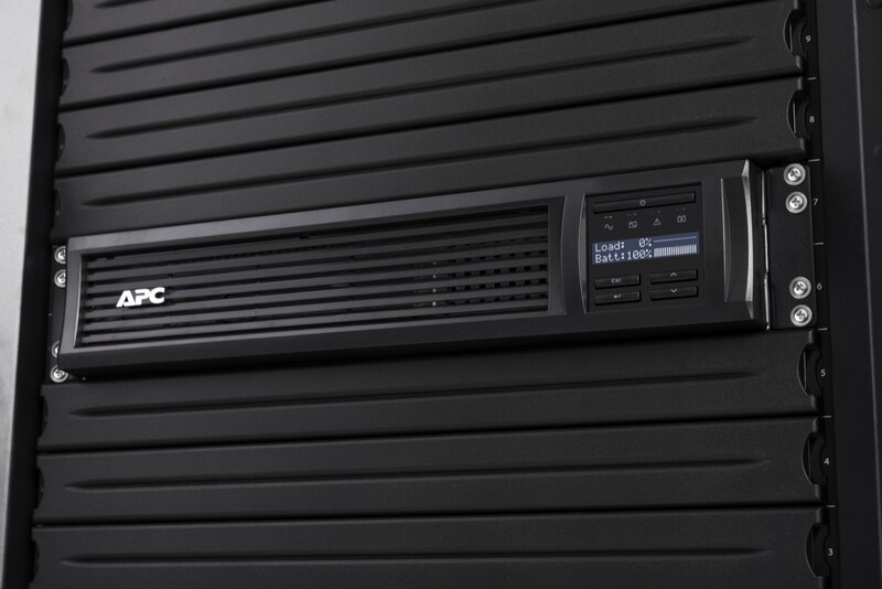 ИБП APC Smart-UPS 1000VA LCD (SMT1000RMI2UC)