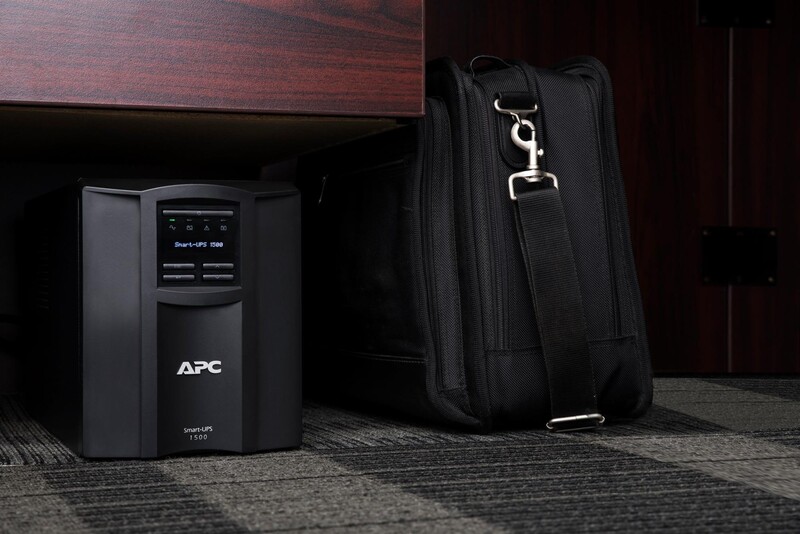 ИБП APC Smart-UPS 1500VA LCD (SMT1500IC)