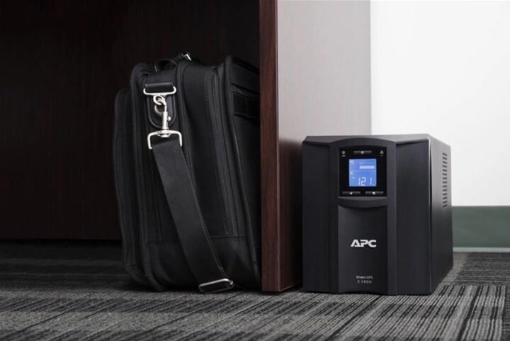 Джерело безперебійного живлення APC Smart-UPS C 1000VA LCD (SMC1000IC)