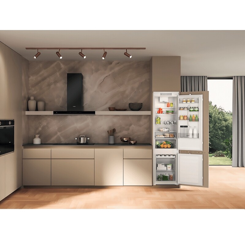 Встраиваемый холодильник Whirlpool WHC20D023B1 SF