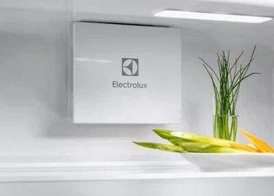 Встраиваемый холодильник Electrolux ERD6DE18S4